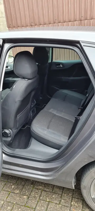 Citroën C4 1.2 PureTech Feel — Berline fiable, entretien récent, consommation maîtrisée — tableau de bord
