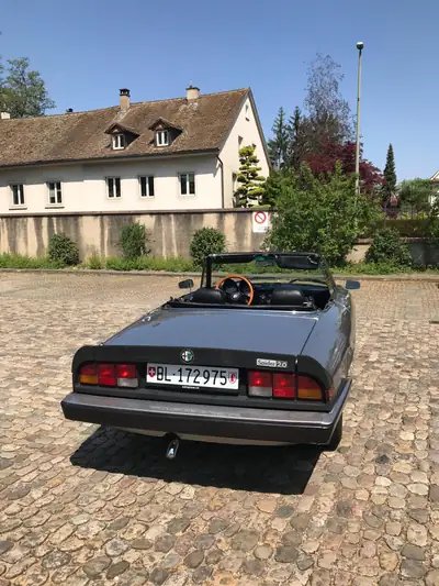 Alfa Romeo Spider 2.0 Veloce 1983 — Cabriolet classique, moteur 128 ch, sans sinistre — vista posteriore