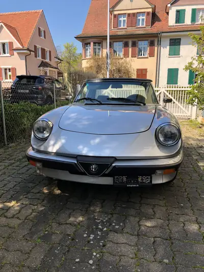 Alfa Romeo Spider 2.0 Veloce 1983 — Cabriolet classique, moteur 128 ch, sans sinistre — interni