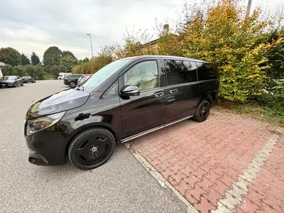 Mercedes-Benz V 300 d — Monospace premium 4Matic, spacieux et efficace — côté