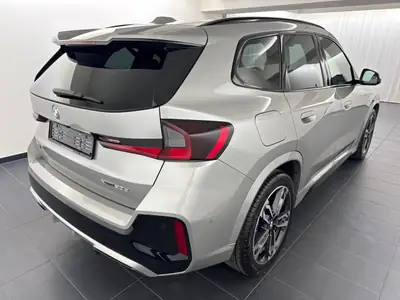 BMW X1 xDrive 20d 48V M Sport Pro — SUV premium hybride léger, 6400 km seulement — rear view