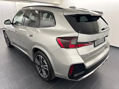 BMW X1 xDrive 20d 48V M Sport Pro — SUV premium hybride léger, 6400 km seulement — side view