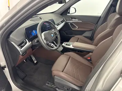 BMW X1 xDrive 20d 48V M Sport Pro — SUV premium hybride léger, 6400 km seulement — dashboard