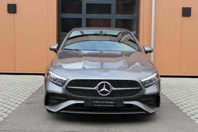 Mercedes-Benz Classe A 200 AMG Line — Compacte dynamique, technologie et sécurité intégrées — côté