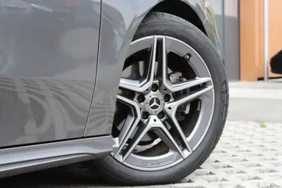 Mercedes-Benz Classe A 200 AMG Line — Compacte dynamique, technologie et sécurité intégrées — détail