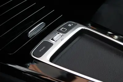 Mercedes-Benz Classe A 200 AMG Line — Compacte dynamique, technologie et sécurité intégrées — Miniature 13