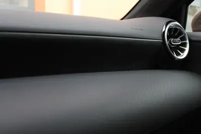 Mercedes-Benz Classe A 200 AMG Line — Compacte dynamique, technologie et sécurité intégrées — Miniature 14
