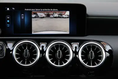 Mercedes-Benz Classe A 200 AMG Line — Compacte dynamique, technologie et sécurité intégrées — Miniature 16