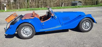Morgan PLUS 8 1975 — Cabriolet britannique légendaire, 150 ch de pure tradition — fianco