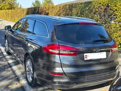Ford Mondeo Titanium Hybride 2020 — Break spacieux, motorisation écologique et tachygraphe intégré — vista posteriore