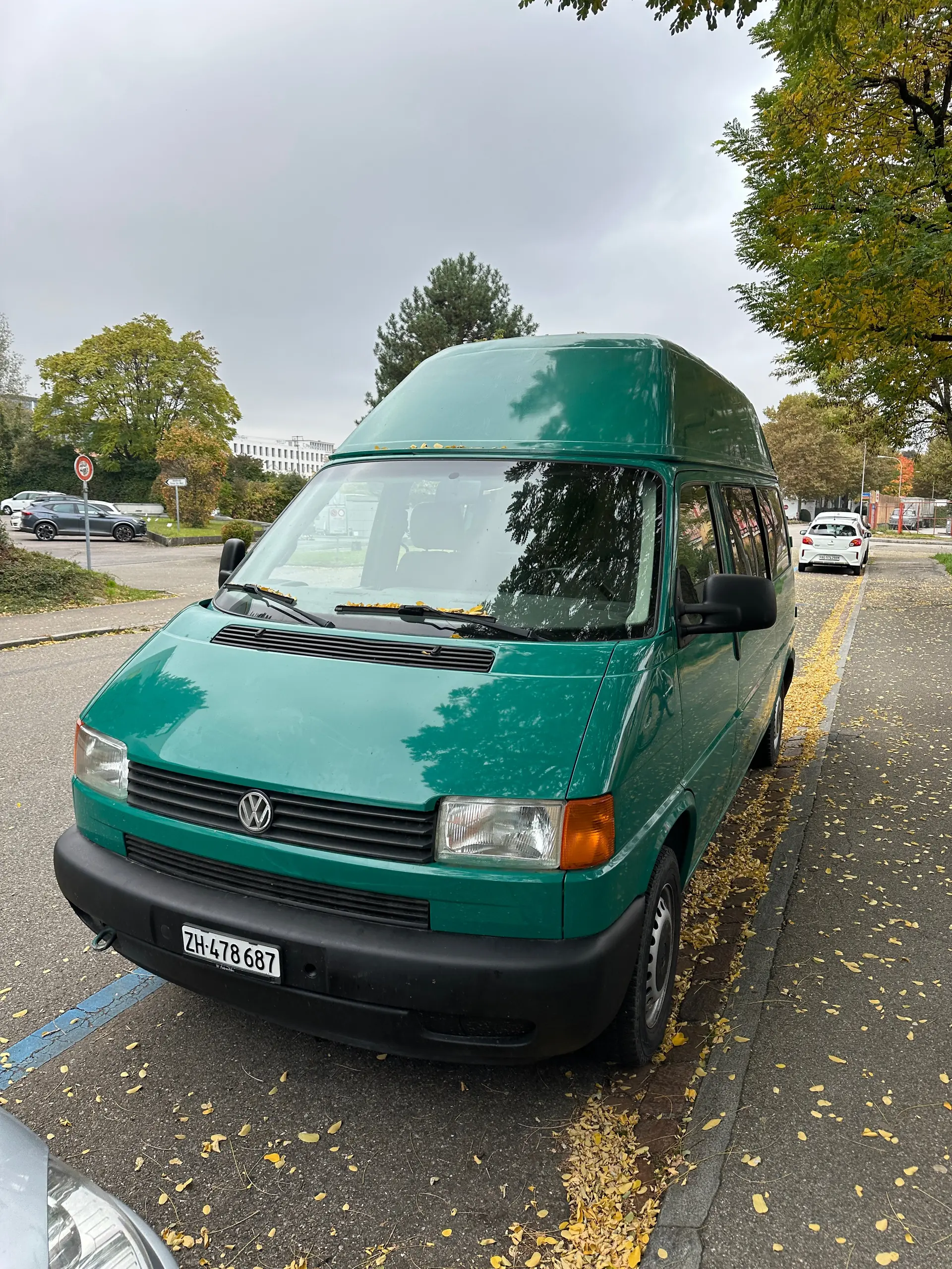 VW T4 2.5 Hochraum — Monospace spacieux 6 places, idéal camping et famille — vista esterna