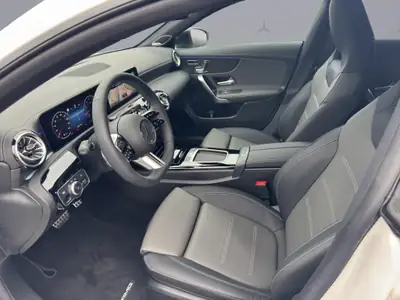 Mercedes-Benz CLA 250 AMG Line 4MATIC — Berline élégante hybride essence, 13 000 km — Miniature 9