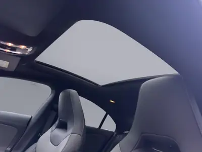 Mercedes-Benz CLA 250 AMG Line 4MATIC — Berline élégante hybride essence, 13 000 km — Miniature 11