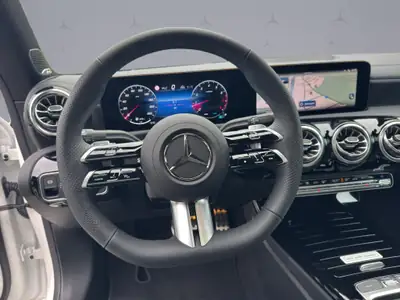 Mercedes-Benz CLA 250 AMG Line 4MATIC — Berline élégante hybride essence, 13 000 km — Miniature 12