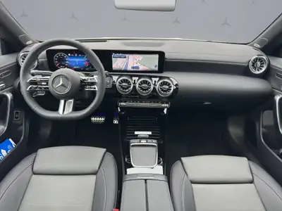 Mercedes-Benz CLA 250 AMG Line 4MATIC — Berline élégante hybride essence, 13 000 km — Miniature 13