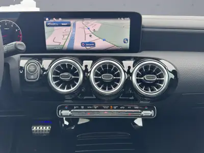 Mercedes-Benz CLA 250 AMG Line 4MATIC — Berline élégante hybride essence, 13 000 km — Miniature 15