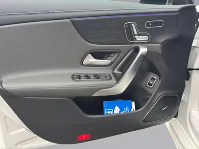 Mercedes-Benz CLA 250 AMG Line 4MATIC — Berline élégante hybride essence, 13 000 km — Miniature 16