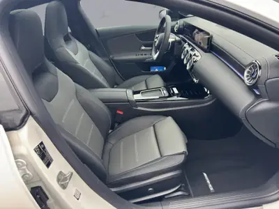 Mercedes-Benz CLA 250 AMG Line 4MATIC — Berline élégante hybride essence, 13 000 km — Miniature 17