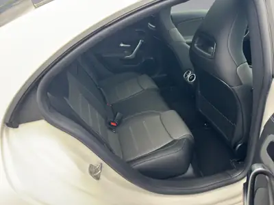 Mercedes-Benz CLA 250 AMG Line 4MATIC — Berline élégante hybride essence, 13 000 km — Miniature 18