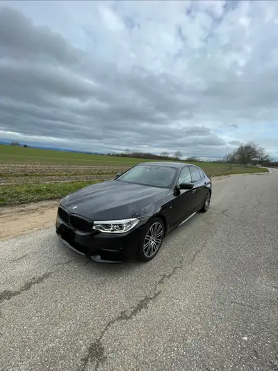 BMW 530d xDrive Steptronic — Berline premium diesel 265 ch, 76'000 km — fianco