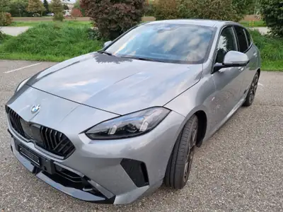 BMW 123 xDrive M Sport Pro — Berline sportive hybride légère, quasi neuve avec 4 300 km — cruscotto