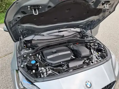 BMW 123 xDrive M Sport Pro — Berline sportive hybride légère, quasi neuve avec 4 300 km — dettaglio