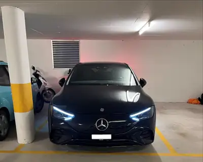 Mercedes-Benz EQE 350 AMG 4MATIC — Berline électrique premium, 34 000 km seulement — Heckansicht