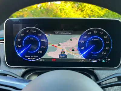 Mercedes-Benz EQE 350 AMG 4MATIC — Berline électrique premium, 34 000 km seulement — Miniatur 9