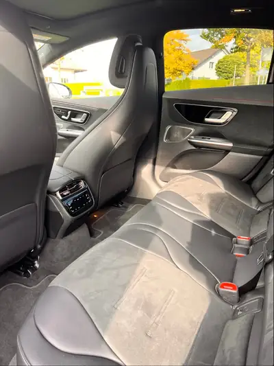 Mercedes-Benz EQE 350 AMG 4MATIC — Berline électrique premium, 34 000 km seulement — Miniatur 12