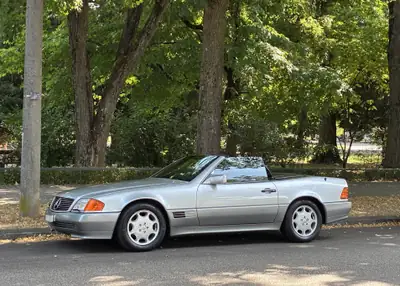 Mercedes-Benz SL 500 — Cabriolet légendaire 1992, 326 ch, statut vétéran — exterior view