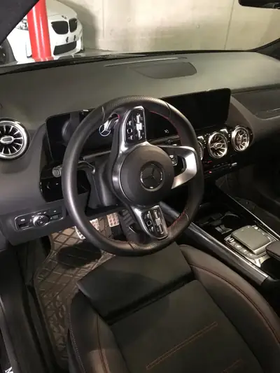Mercedes-Benz B 250 4Matic — Monospace compact premium, 12'000 km seulement — Miniatura 7