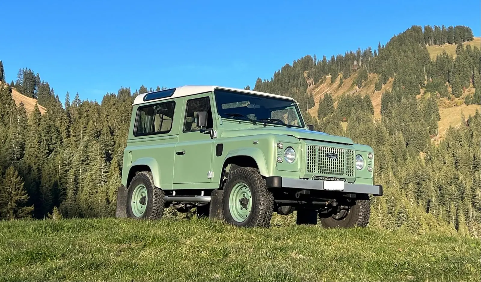 Land Rover Defender 90 Heritage — Légende 4x4, diesel robuste et 12 000 km seulement — vista esterna