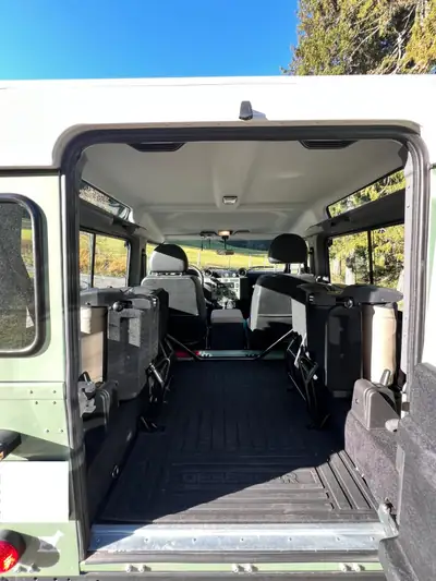 Land Rover Defender 90 Heritage — Légende 4x4, diesel robuste et 12 000 km seulement — détail