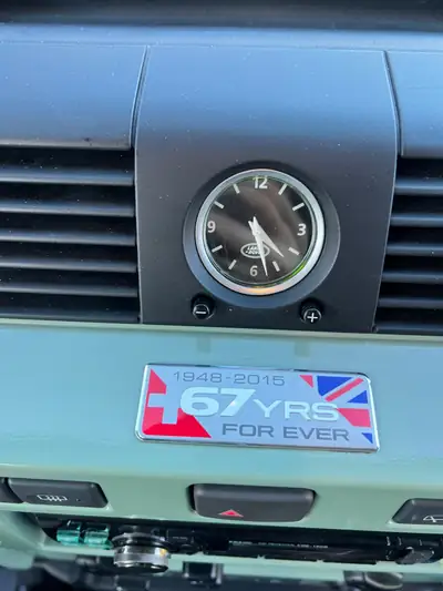 Land Rover Defender 90 Heritage — Légende 4x4, diesel robuste et 12 000 km seulement — intérieur