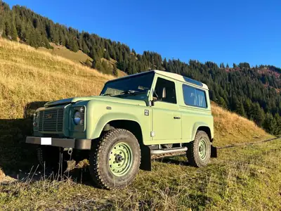 Land Rover Defender 90 Heritage — Légende 4x4, diesel robuste et 12 000 km seulement — Miniature 7