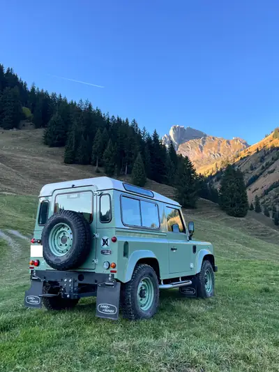 Land Rover Defender 90 Heritage — Légende 4x4, diesel robuste et 12 000 km seulement — Miniature 10