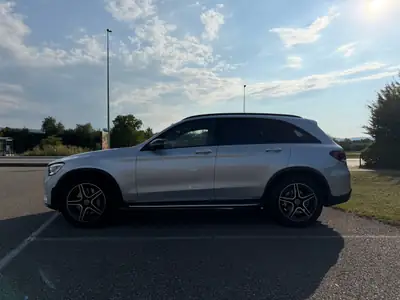 Mercedes-Benz GLC 220 d AMG Line — SUV diesel 4Matic, design premium et puissance maîtrisée — side view