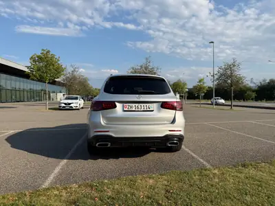 Mercedes-Benz GLC 220 d AMG Line — SUV diesel 4Matic, design premium et puissance maîtrisée — rear view