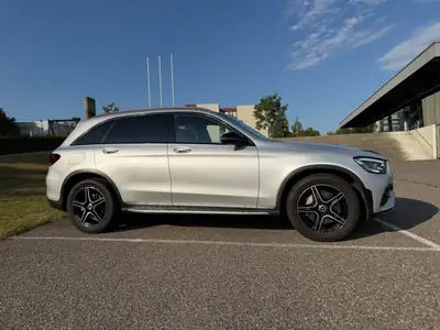 Mercedes-Benz GLC 220 d AMG Line — SUV diesel 4Matic, design premium et puissance maîtrisée — dashboard