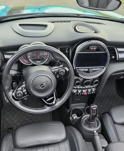 MINI Cabrio Cooper John Cooper Works — Cabriolet sportif 231 ch, vert métallisé, freinage de service optimal — Miniatura 8