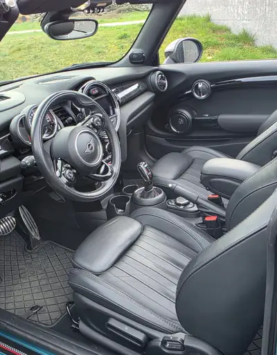 MINI Cabrio Cooper John Cooper Works — Cabriolet sportif 231 ch, vert métallisé, freinage de service optimal — Miniatura 7