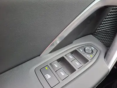 BMW X1 sDrive 18i xLine 2025 — SUV compact premiumà faible kilométrage, première main — Thumbnail 8