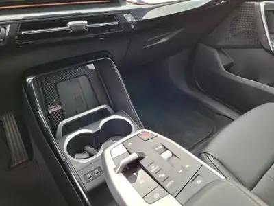 BMW X1 sDrive 18i xLine 2025 — SUV compact premiumà faible kilométrage, première main — Thumbnail 11