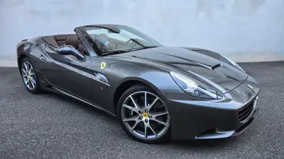 Ferrari California 4.3 V8 — Cabriolet mythique, 460 ch et belle spécification — exterior view