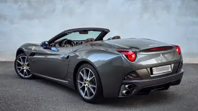 Ferrari California 4.3 V8 — Cabriolet mythique, 460 ch et belle spécification — rear view