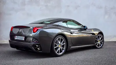 Ferrari California 4.3 V8 — Cabriolet mythique, 460 ch et belle spécification — interior