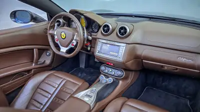 Ferrari California 4.3 V8 — Cabriolet mythique, 460 ch et belle spécification — Thumbnail 7