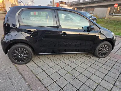 Volkswagen Up — Citadine agile et économe, MFK récent — Thumbnail 10