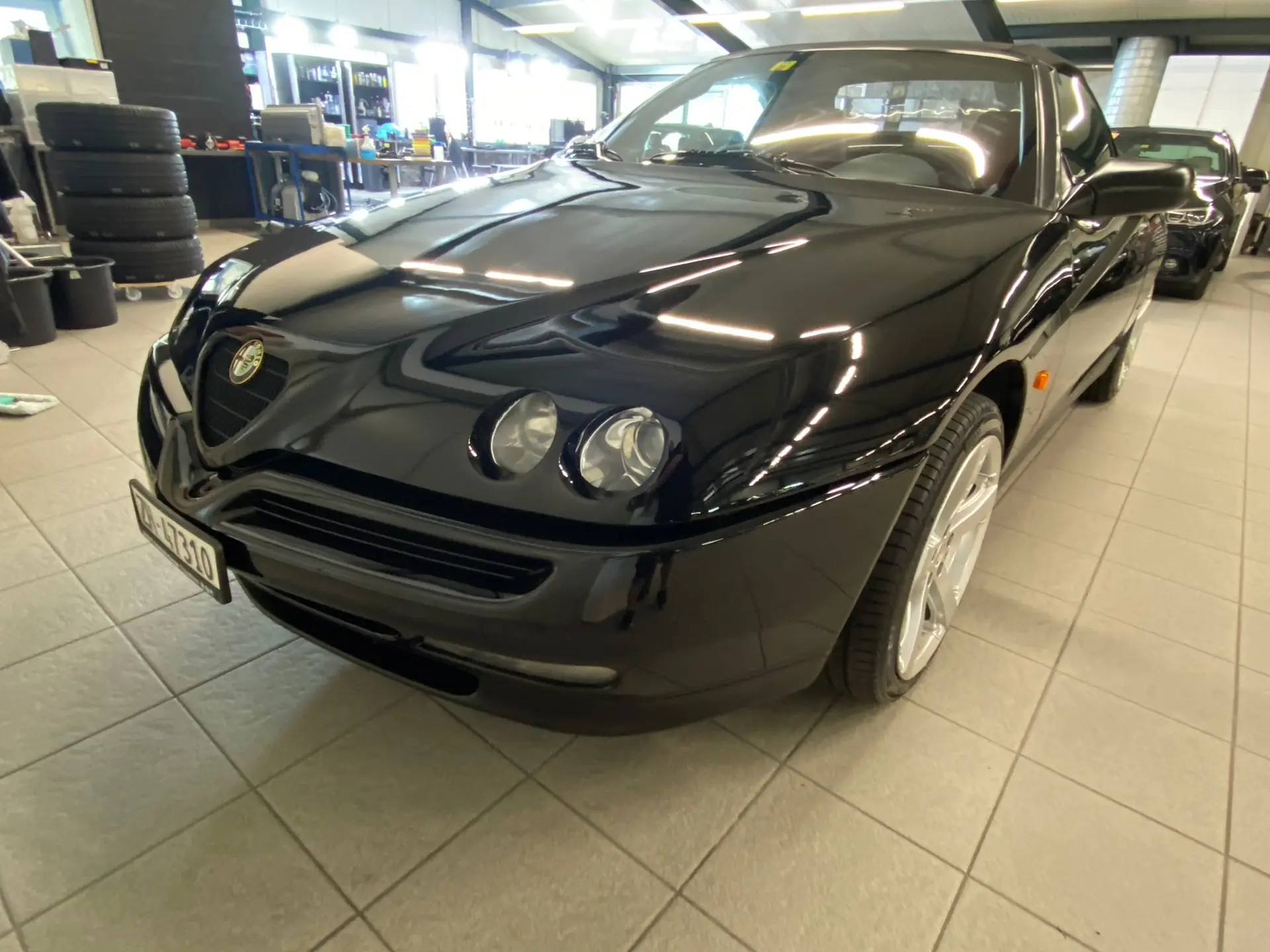 Alfa Romeo Spider 3.0 V6 — Cabriolet mythique, 192 ch et design rétro intemporel — vue extérieure