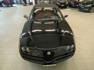 Alfa Romeo Spider 3.0 V6 — Cabriolet mythique, 192 ch et design rétro intemporel — détail